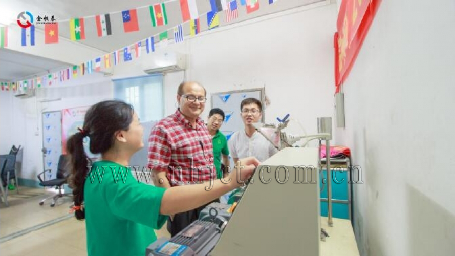 美國客戶到訪金昶泰采購口香糖設備(捏合機)